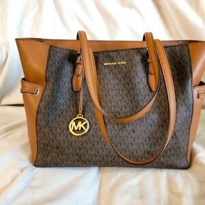MK tote